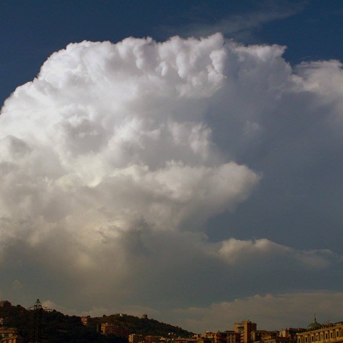 Temporale in Valpadana visto da Genova